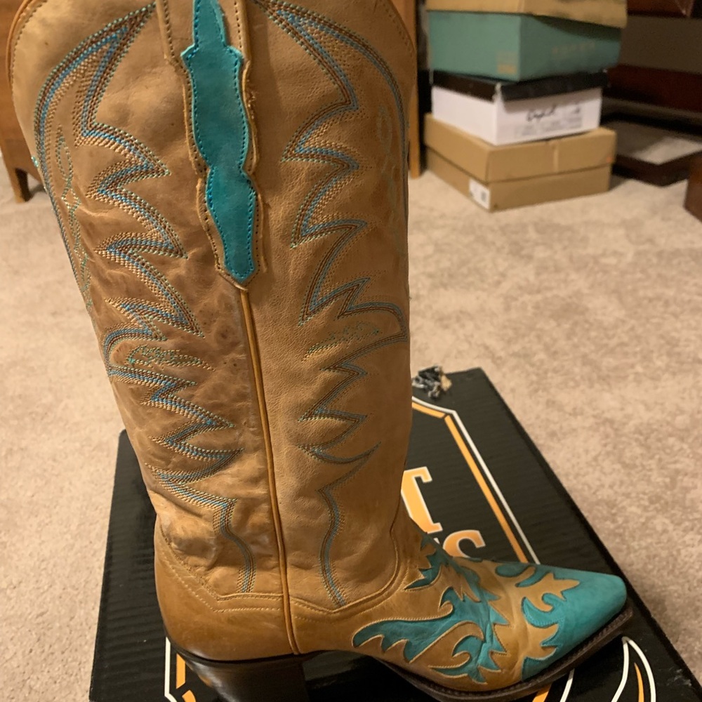 Dan post cowgirl boots like new only worm couple times